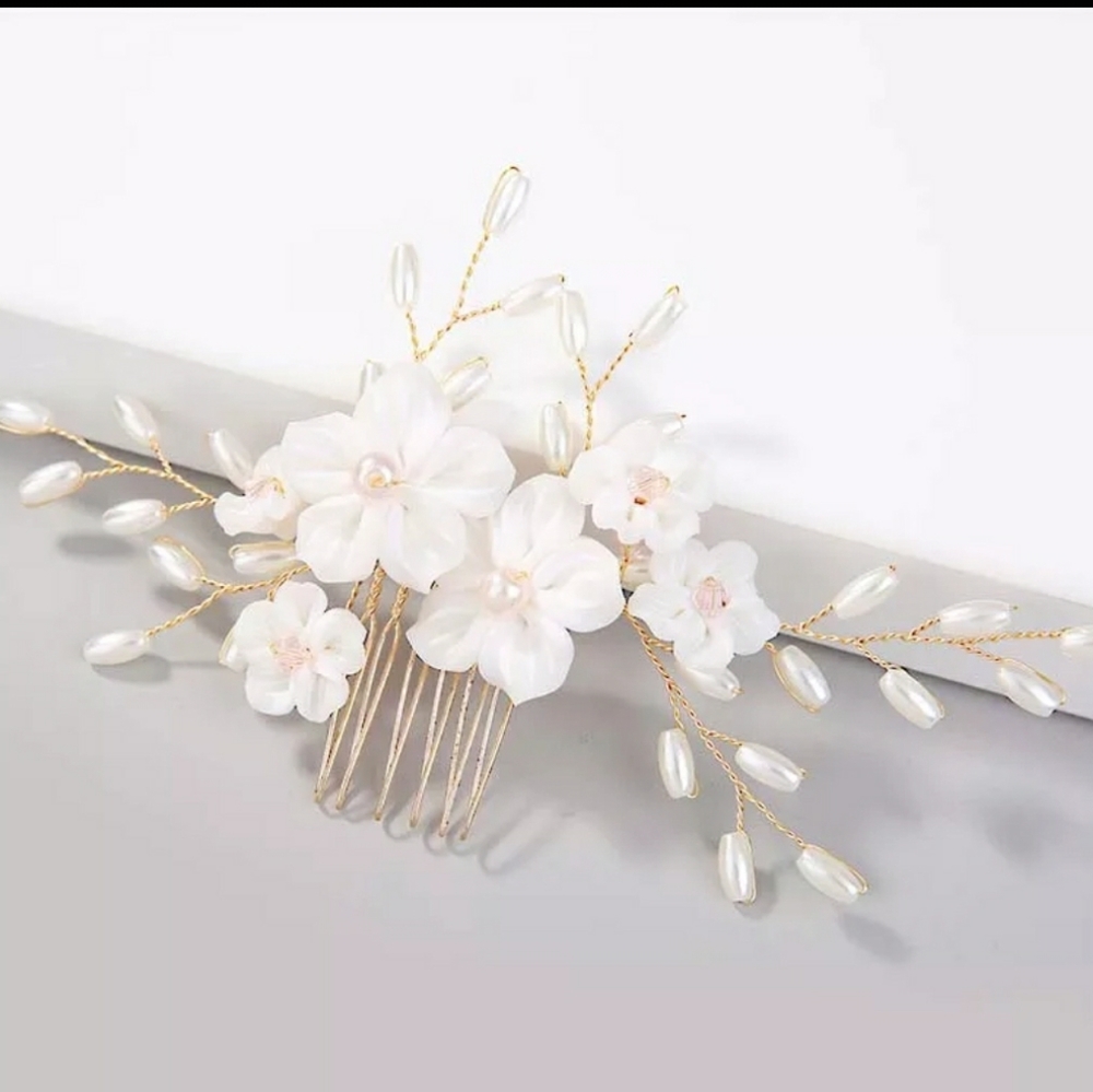 Elegant Floral Bridal comb
